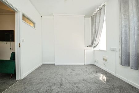 Robert Street, Cathays, Cardiff, CF24 - Photo 5