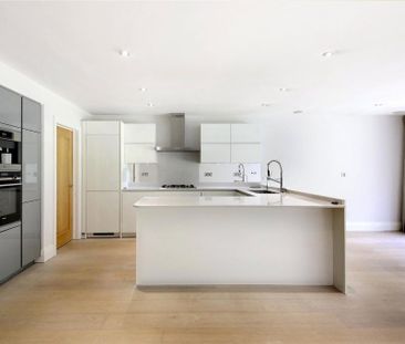 5 bedroom semi-detached house to rent - Photo 3