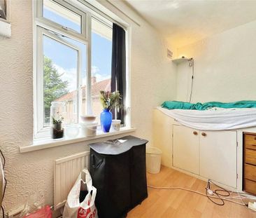 6 bedroom semi-detached house to rent - Photo 5