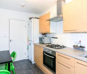 1 Bedrooms Flat to rent in London E16 | £ 260 - Photo 1
