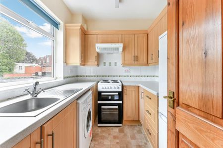 2 bedroom maisonette to rent - Photo 5