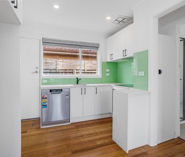 Register To Inspect // Stylish, Spacious & Exceptionally Convenient... - Photo 1