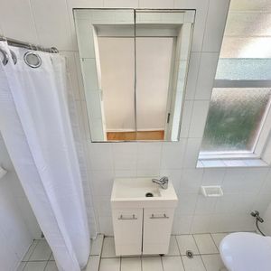 Modern One-Bedroom Studio in Ashfield... - Photo 2