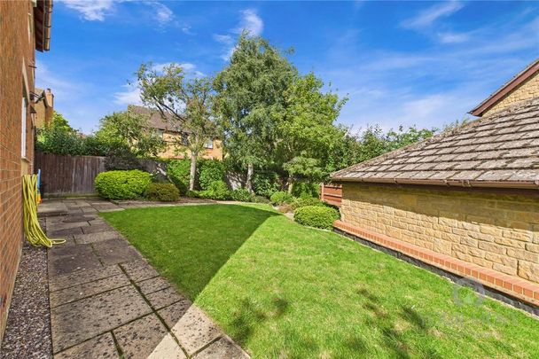 4 bedroom detached house to rent - Photo 1