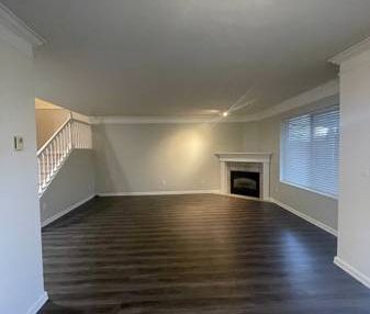 Three Bed Three Bath Townhouse! - Photo 1