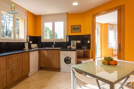 Casa o chalet de alquiler en Carrer Rosalia de Castro, 7, Roca Grossa - Photo 3