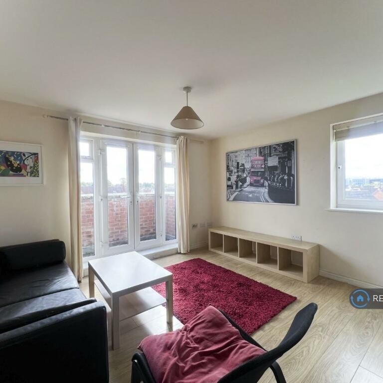 2 bedroom flat to rent - Photo 1