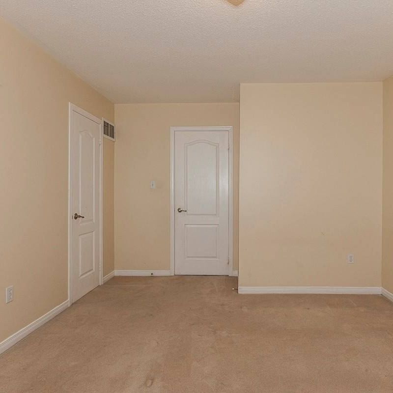 For Lease - 3350 Crimson King Circle, Mississauga, Ontario - Photo 1