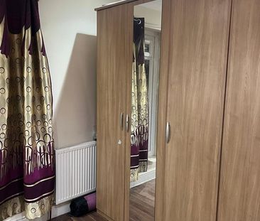Room in a Shared House, Strone Road, E12 - Photo 3