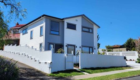 Brand new modern 3BR Home w/ Luxe Features! - Photo 3