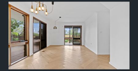 Exquistite 4-bedroom home with a pool - Photo 2