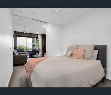 202/18 Hubert Street Woolloongabba - Photo 2