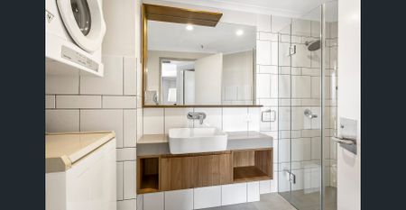 Residences @ 333 Exhibition St – Furnished 2 Bed/ 2 bath Apartment incl water - Photo 5