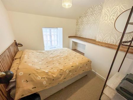 2 bedroom semi-detached house to rent - Photo 5