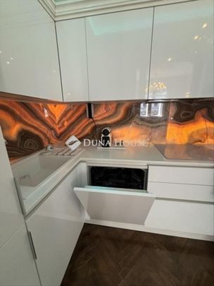 Kiadó újszerű állapotú lakás - Budapest VI. kerület - Photo 1