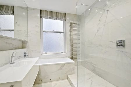 2 bedroom flat in Mayfair - Photo 4