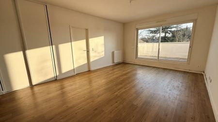 Location Appartement 4 pièces 76m² CENON 33150 - Photo 2