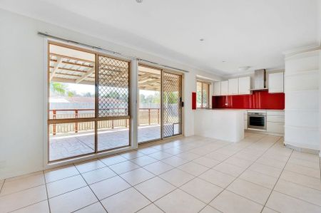 28 Bottlebrush Drive, Regents Park, QLD 4118 - Photo 4