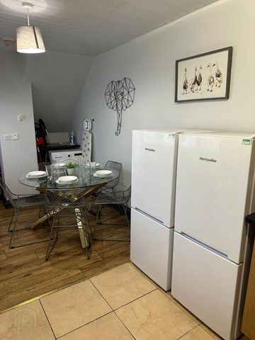 Room 4, 5 Stranmillis Gardens, Belfast, BT9 5AS - Photo 4