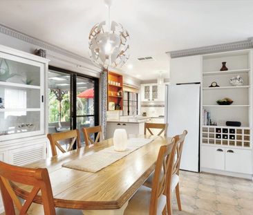 FOUR BEDROOM HOME IN QUIET STREET WITH LARGE BACKYARD - Photo 3
