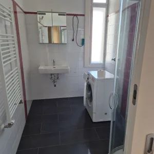 SEHR SCHÖNE HELLE UND RUHIGE WOHNUNG IN WIEN-HETZENDORF ZU VERMIETEN - Photo 1
