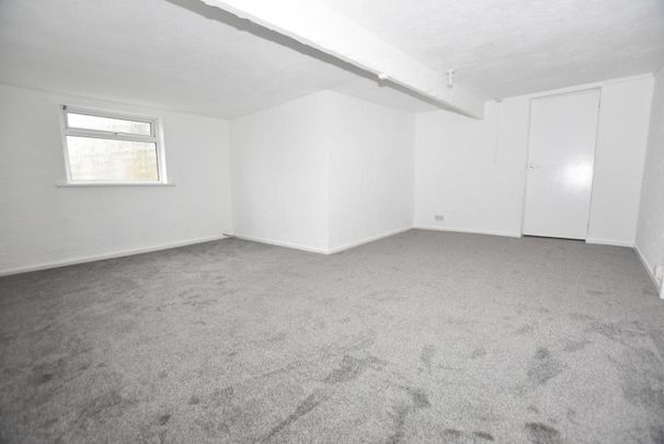 2 bedroom Flat To Let - Photo 1
