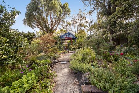 Cottage Style Modern Convenience - Photo 5