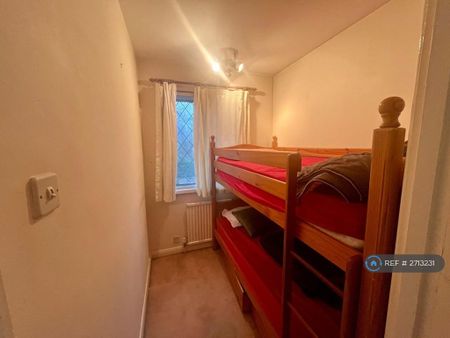 3 bedroom detached house to rent - Photo 4