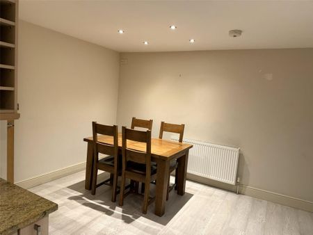 3 bedroom end of terrace house to rent - Photo 2