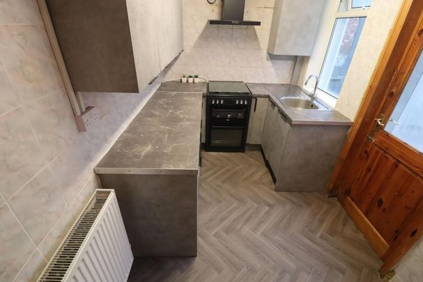 3 bedroom end of terrace house to rent - Photo 1