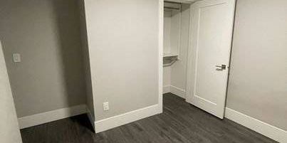 Spacious Modern 2 Bedroom Suite in Luxury House - on-site Parking! - Photo 3