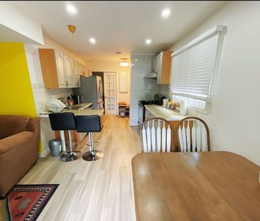 For Lease - 30 Orsett Street Unit# Main Fl, Oakville, Ontario - Photo 6