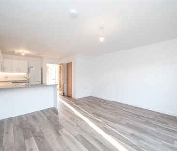 2 bedroom terraced house to rent - Photo 2