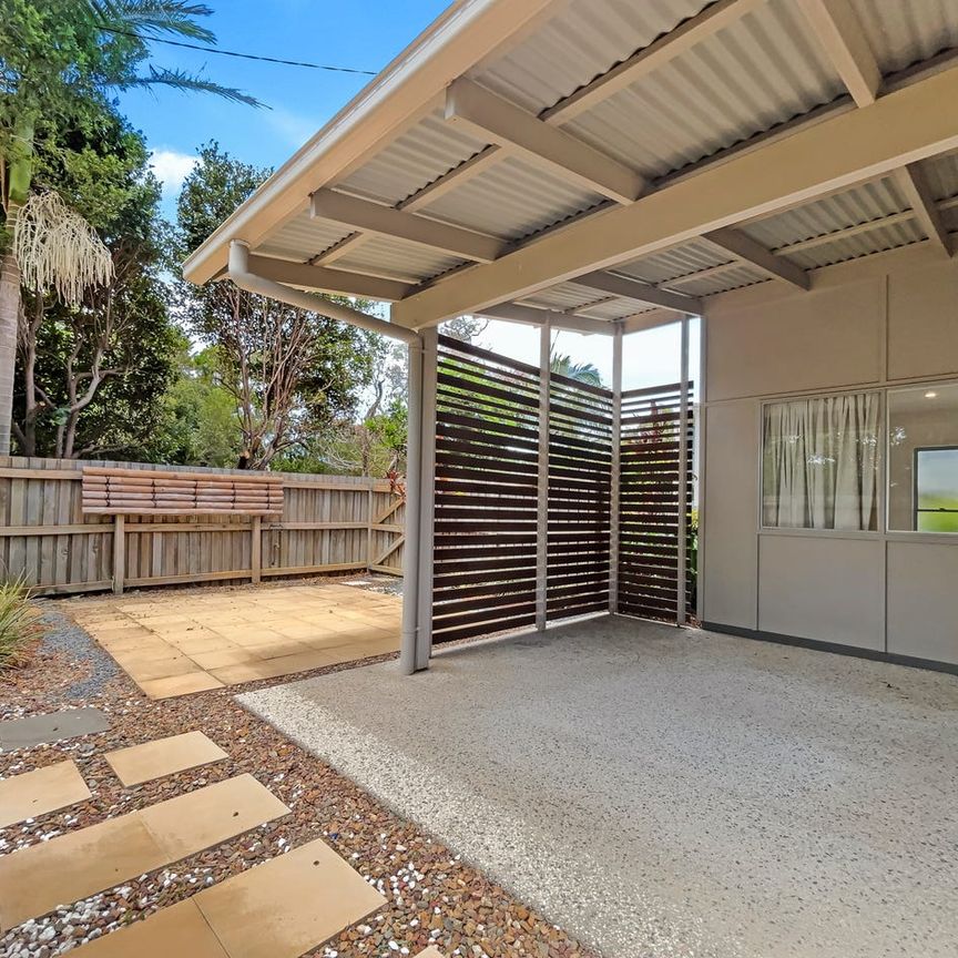 House-Sized Duplex Villa - Moments to Beach and Cafes! - Photo 1