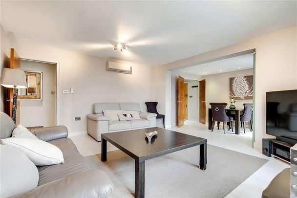 St. Johns Wood Park, London, NW8 - Photo 1