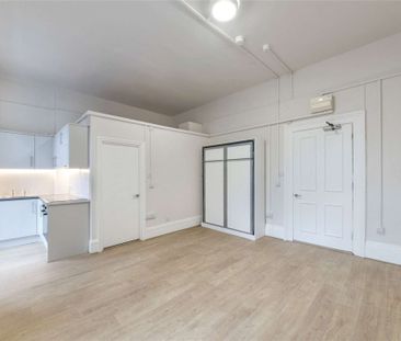 A self contained studio is on the ground floor of a white stucco fr... - Photo 2