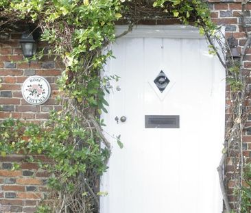 3 bedroom character property to rent - Photo 2