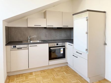 Sehr helle und gepflegte 2-Zimmer-Dachgeschosswohnung - Nähe Krankenhaus - Photo 5