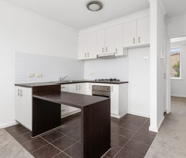 TOP FLOOR DELIGHT - Photo 2