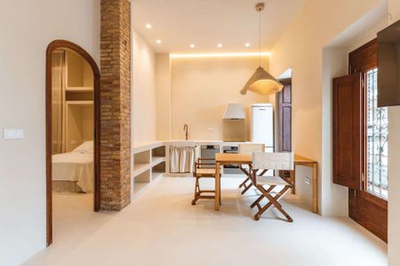 2 room luxury Flat for rent in Valencia - Photo 2