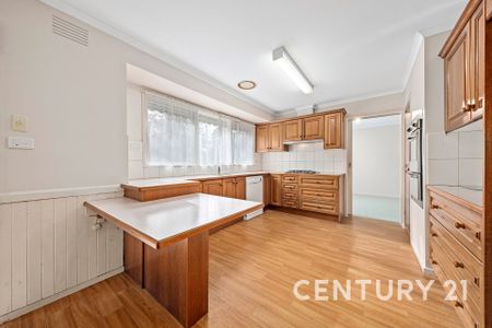 Spacious Family Home Zoned for Highvale Secondary College - Photo 5