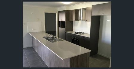 RENTAL DISCLAIMER: Rent will increase from $600 PW to $670 PW after the 18th April 2026 for the remainder of the lease. - Photo 2