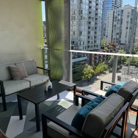 1 Bed + Den w/ Large Indoor-Outdoor Space – Pet-Friendly, Furnished - Photo 4