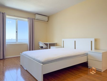 South Perth - Photo 5