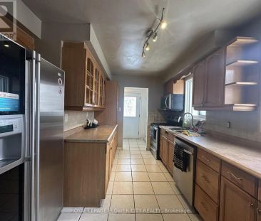 42 MONTJOY CRESCENT - Photo 3