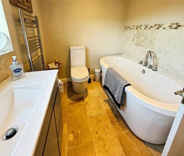 3 bedroom detached house to rent - Photo 5