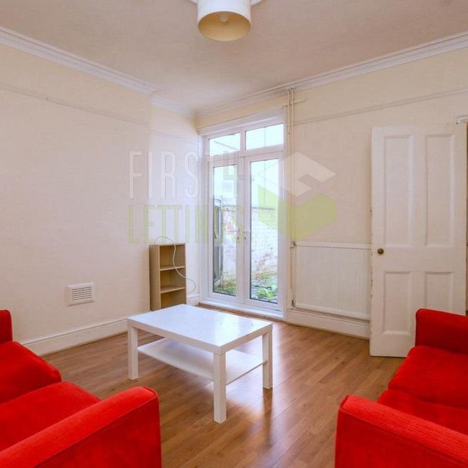 4 bedroom terraced house to rent - Photo 1