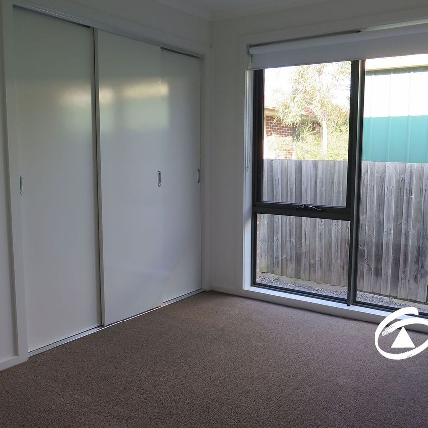 4 Pater Way, 3810, Pakenham Vic - Photo 1