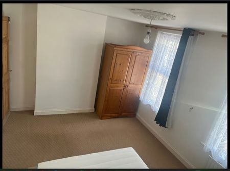 Room in a Shared House, Priory Road, CR0 - Photo 4
