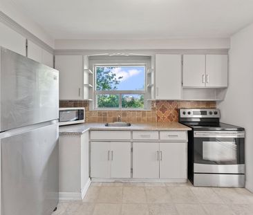 For Lease - 379 Tamarack Circle Unit# MAIN, Oakville, Ontario - Photo 2